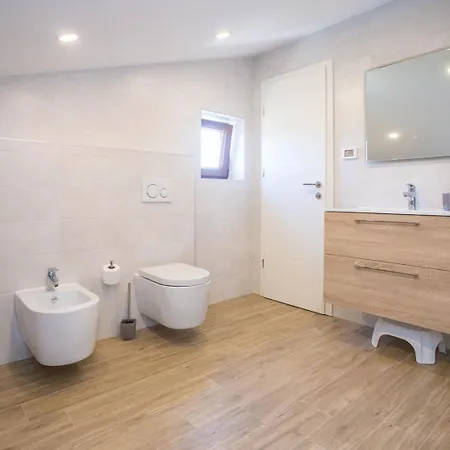 公寓 Three Bedroom Milohanic Iv