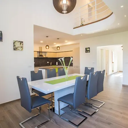 Three Bedroom Milohanic Iv