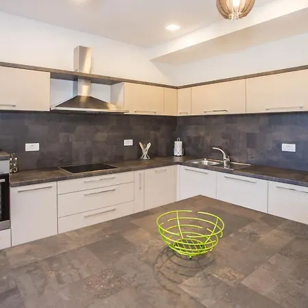 Three Bedroom Milohanic Iv 公寓 *