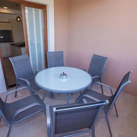 Three Bedroom Milohanic Iv *