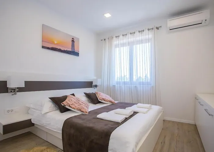 Three Bedroom Milohanic Iv * بوريتش