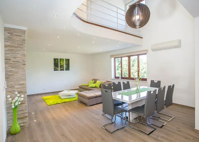 Lejlighed Three Bedroom Milohanic Iv *