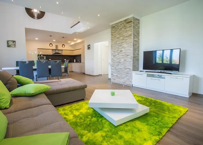 Three Bedroom Milohanic Iv *