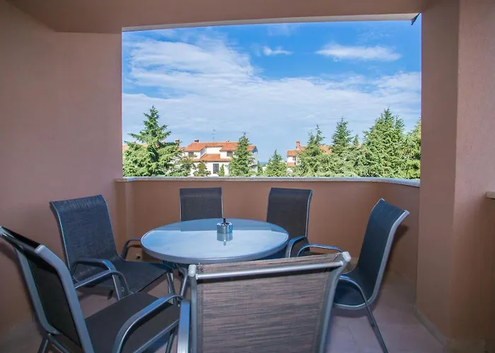 Lejlighed Three Bedroom Milohanic Iv *