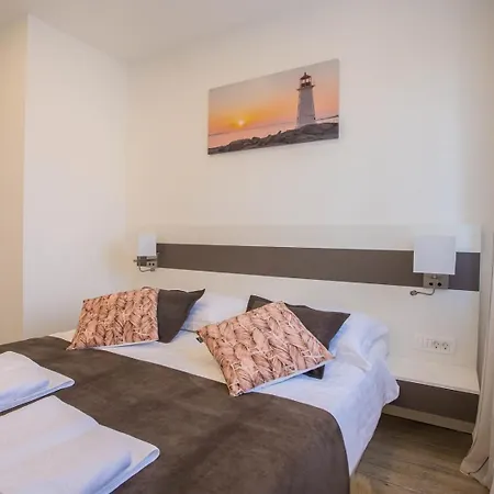 Three Bedroom Milohanic Iv Apartment Porec