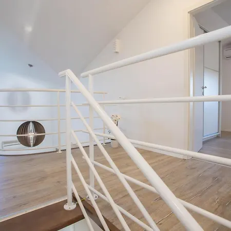 Three Bedroom Milohanic Iv *