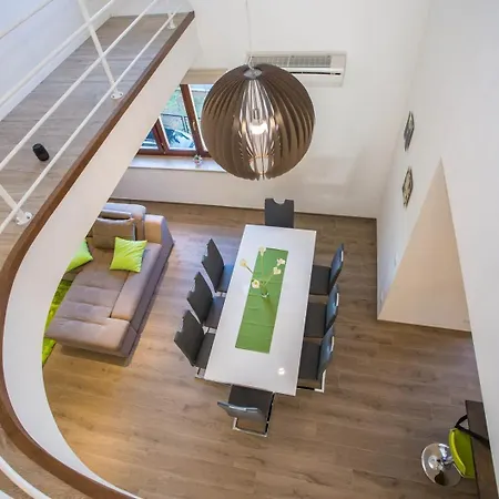 Three Bedroom Milohanic Iv Apartment