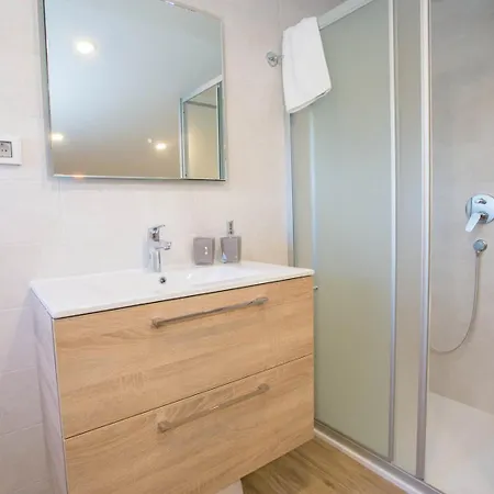 Διαμέρισμα Three Bedroom Milohanic Iv