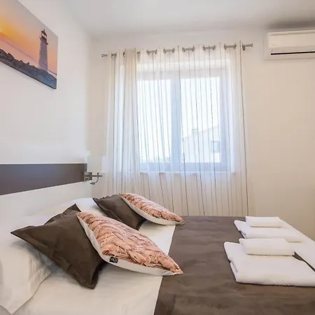 Three Bedroom Milohanic Iv 포레치