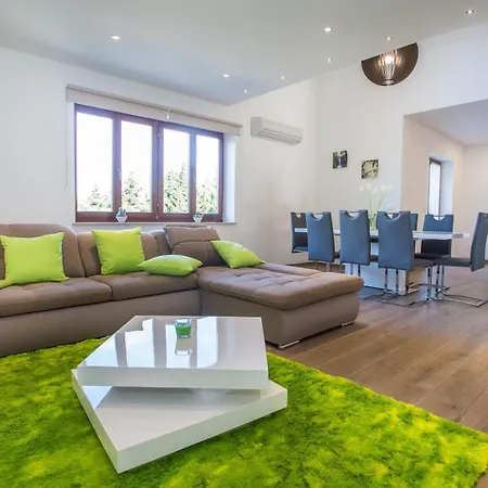 Three Bedroom Milohanic Iv * Porec
