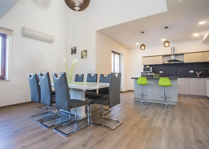 Three Bedroom Milohanic Iv *