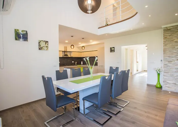 Three Bedroom Milohanic Iv