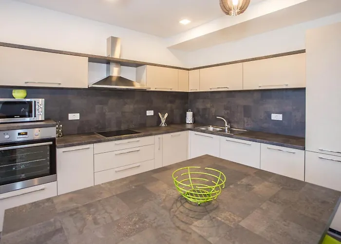 Three Bedroom Milohanic Iv Apartamento *