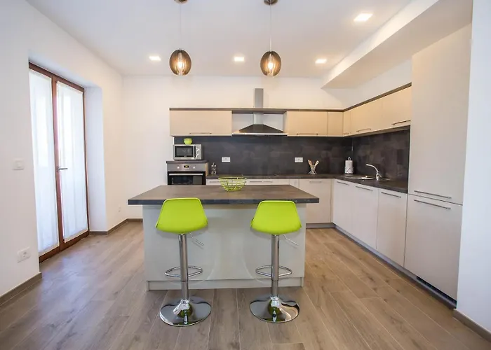 Apartamento Three Bedroom Milohanic Iv