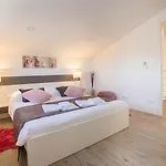 Three Bedroom Milohanic Iv Porec