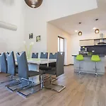 Three Bedroom Milohanic Iv *