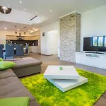 Three Bedroom Milohanic Iv *