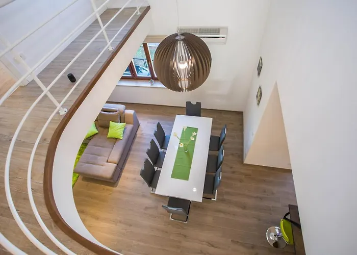 Three Bedroom Milohanic Iv 아파트