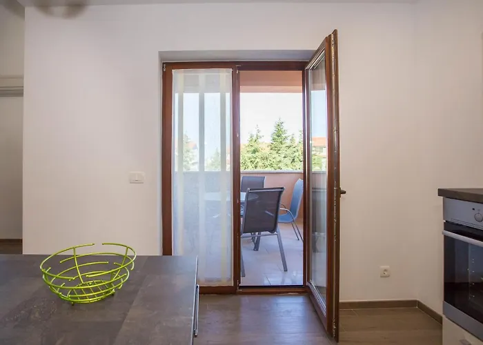 Three Bedroom Milohanic Iv 아파트